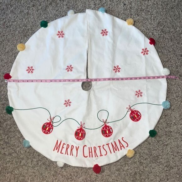 36” Tree Skirt - Picture 4 of 10